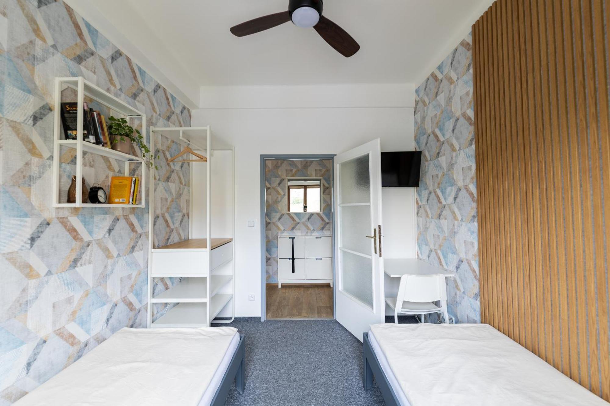 Vousata Dama - Ps3 - Parking Free Apartment